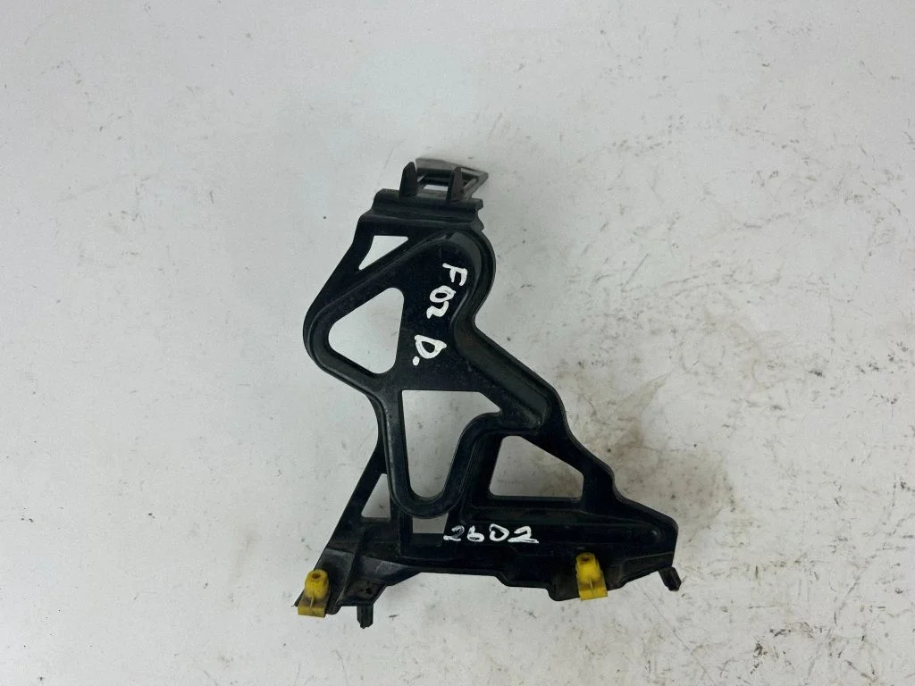 Fender mounting bracket 7046352