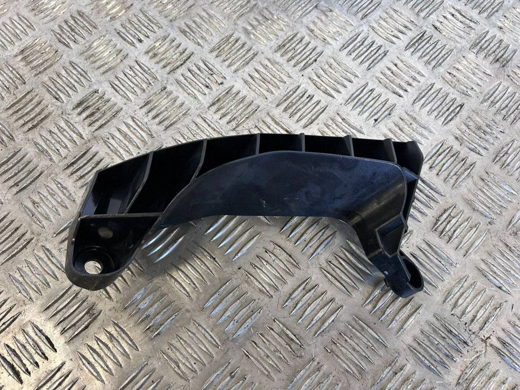 Rear bumper mounting bracket 5256362010