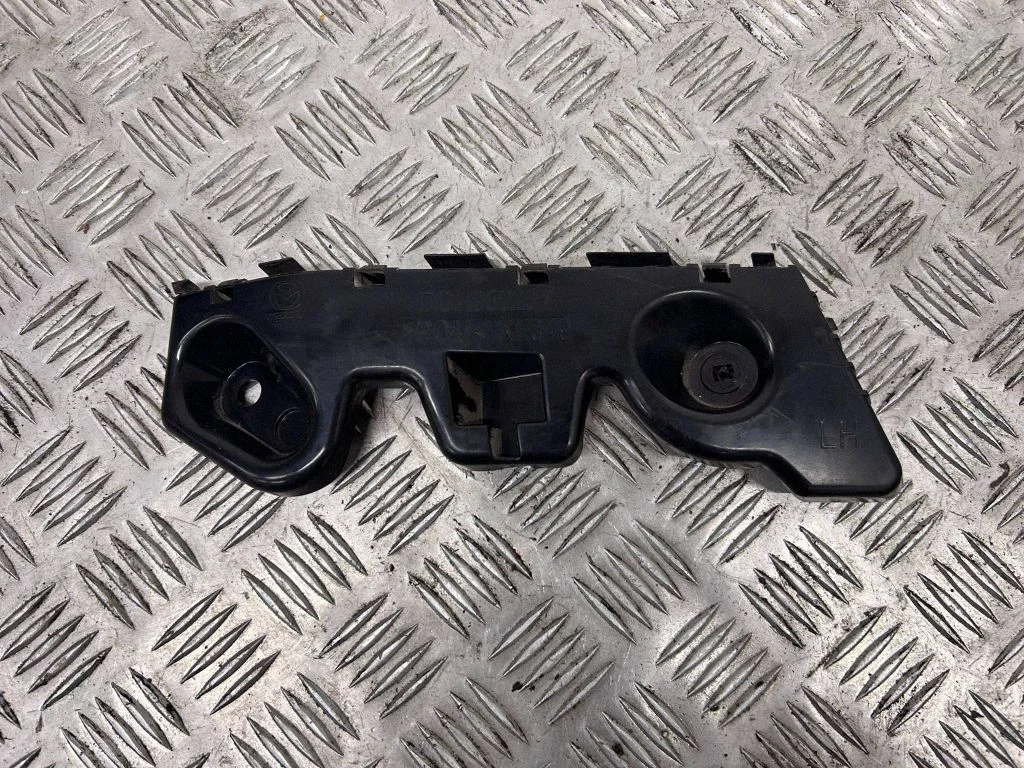 Tagumise kaitseraua kinnitusklamber – Mazda CX-30 (2019-)