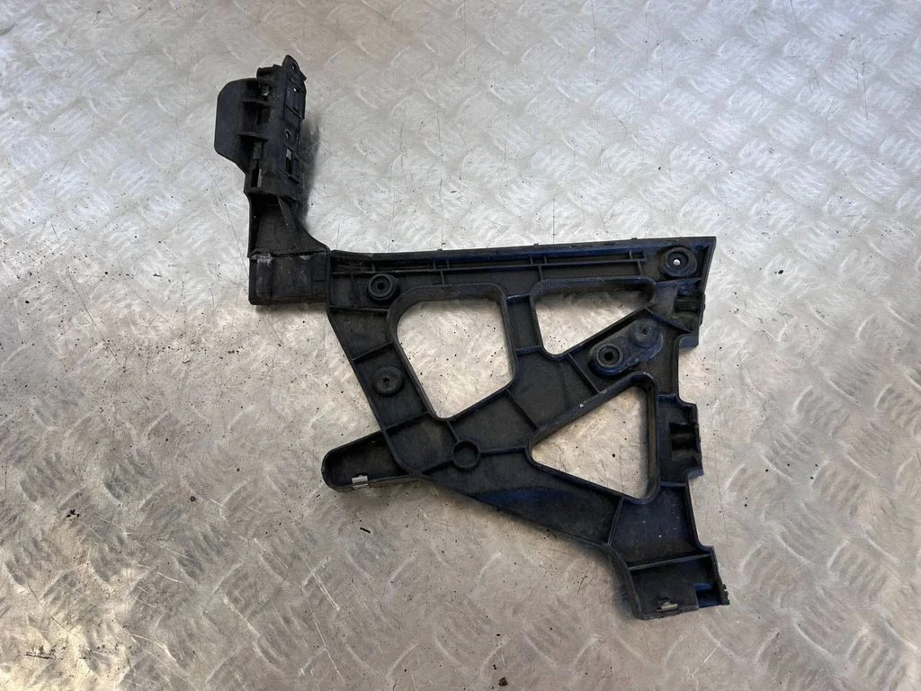 Rear bumper mounting bracket 8T0807453B