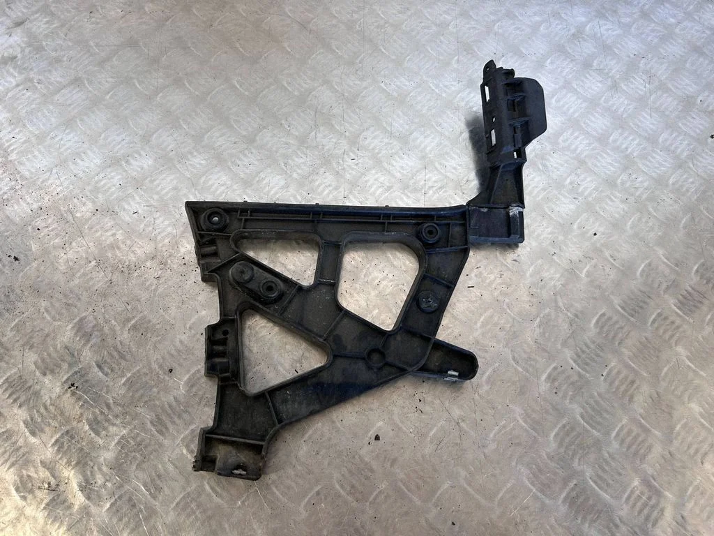 Rear bumper mounting bracket 8T0807454B