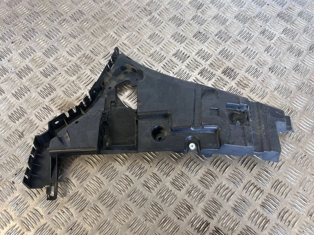 Rear bumper mounting bracket 31425226