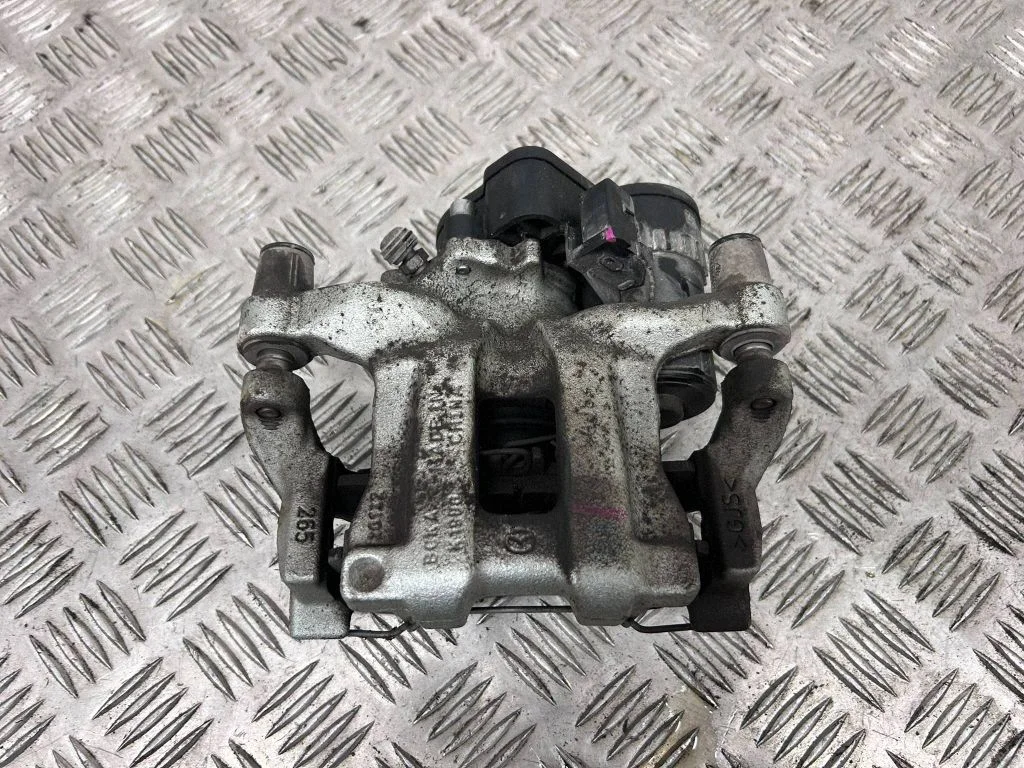 Tagumine pidurisadul BDTS26980B