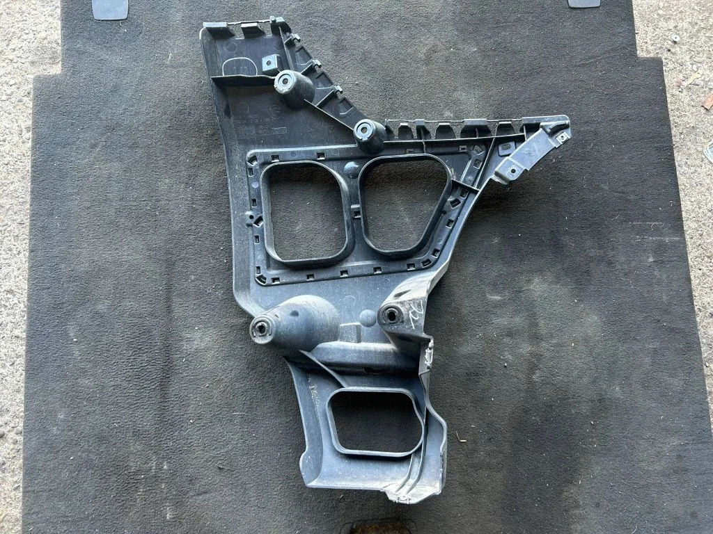 Rear bumper mounting bracket 7176245