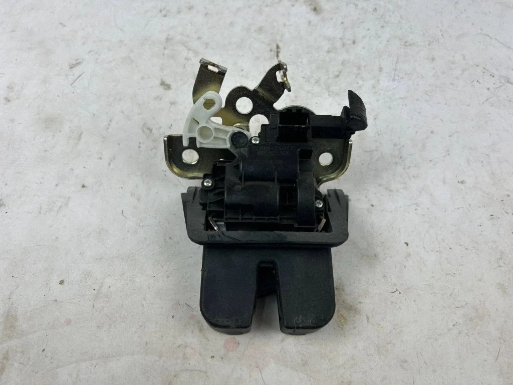 Tailgate/trunk/boot lock/catch/latch 8R0827505