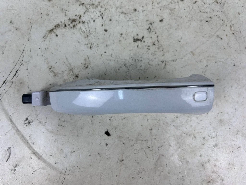 Klamka zewnętrzna drzwi przednich 8R0837207