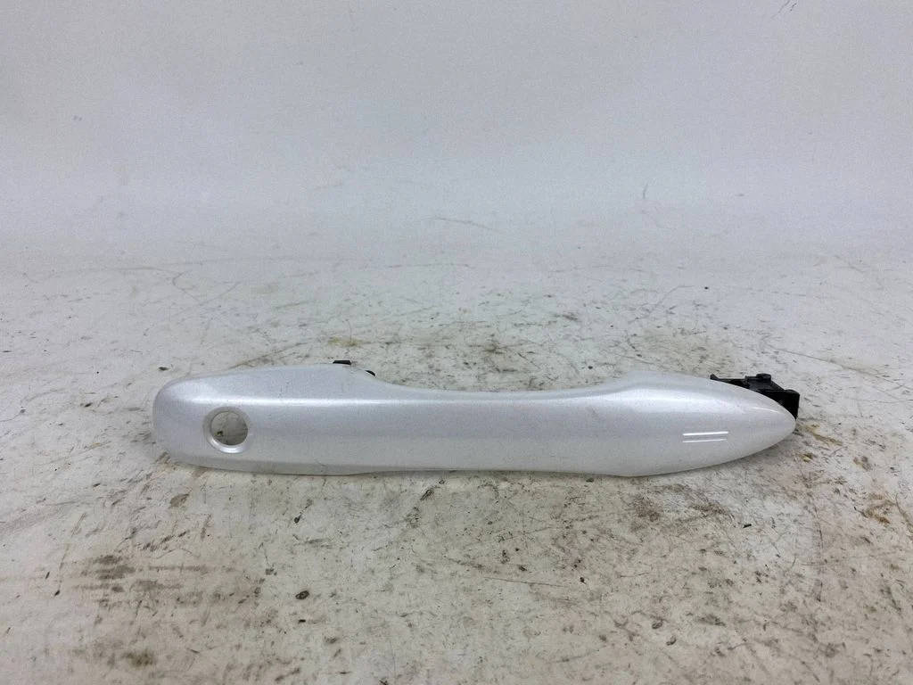 Front door exterior handle – left
