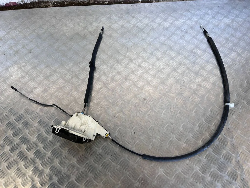 Front door lock 670100889