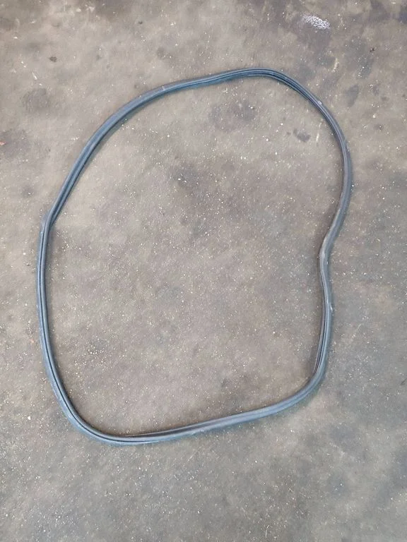 Esiukse tihend (kere pool) – Porsche Macan (95B) (2014-2018)