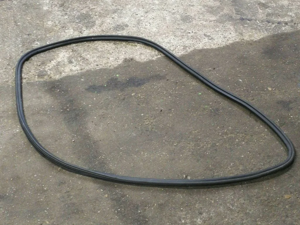 Esiukse tihend (kere pool) – Porsche Macan (95B) (2014-2018)