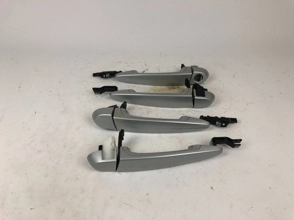 Esiukse välimine käepide 7329358