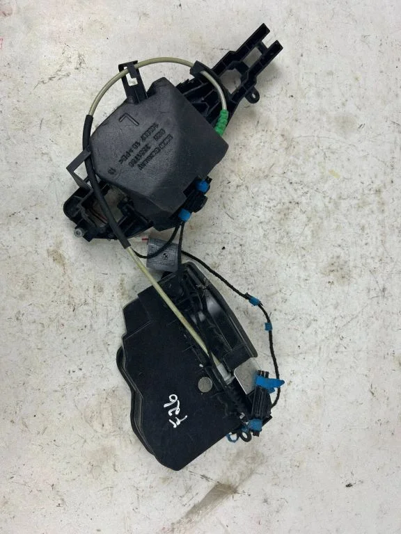 Front door lock 7331739