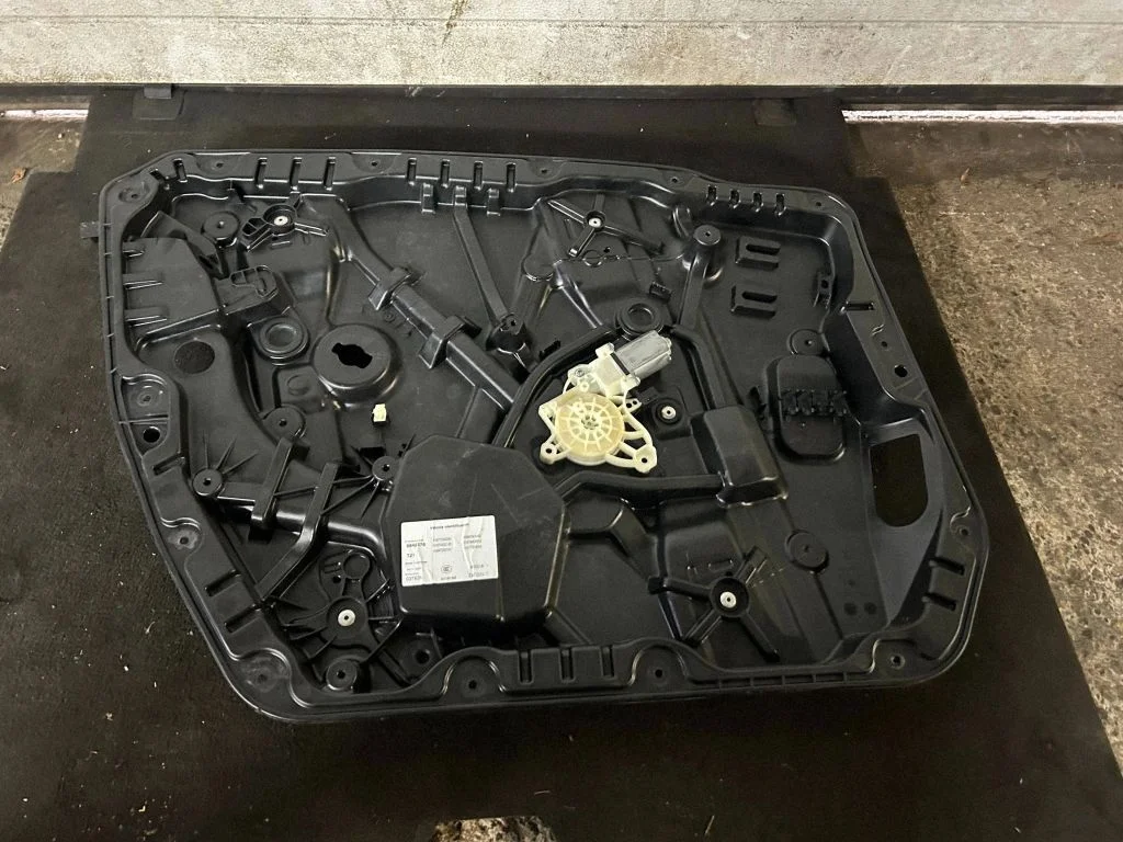 Front door window regulator with motor A0997601902