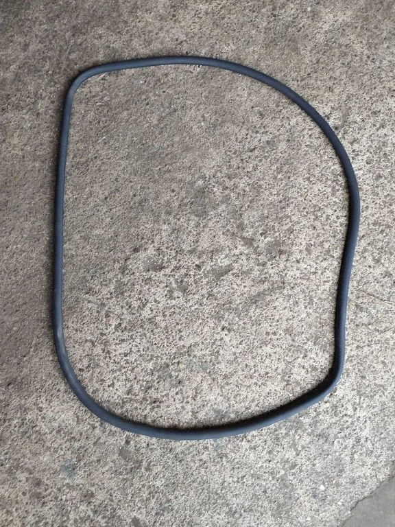 Rear door rubber seal (on body) – left