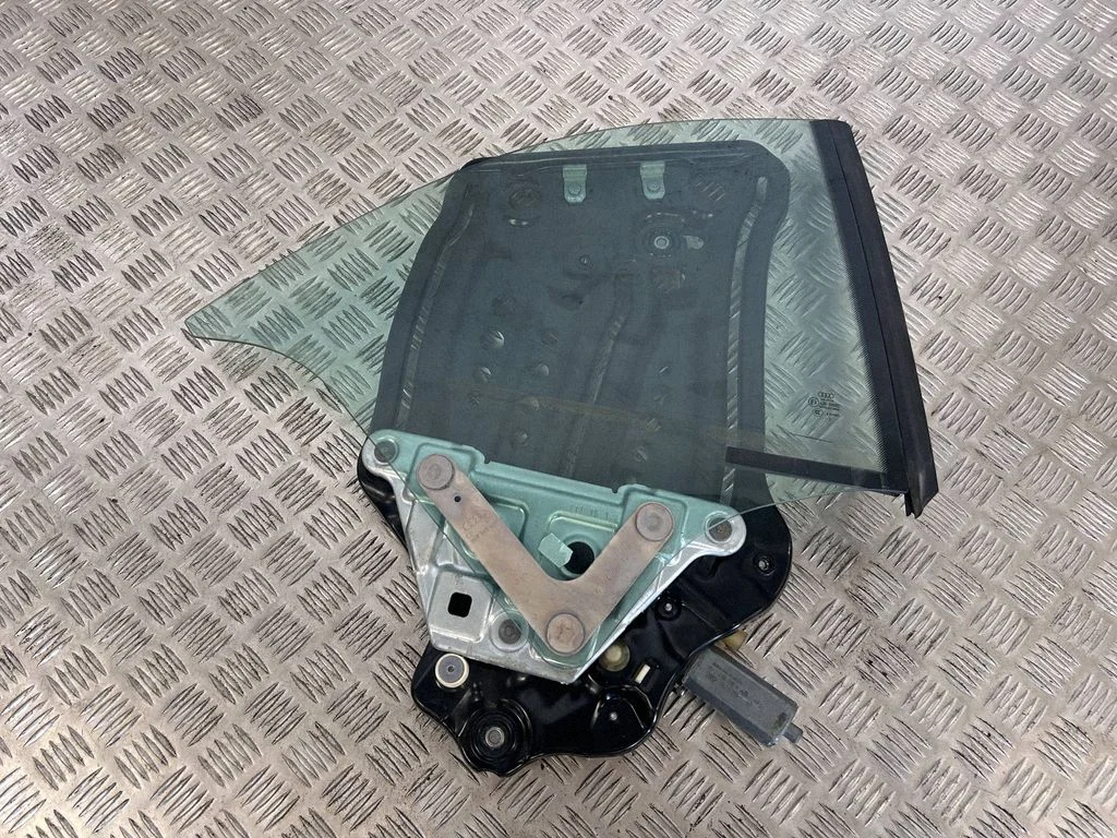 Rear door window regulator with motor 8F0839398D