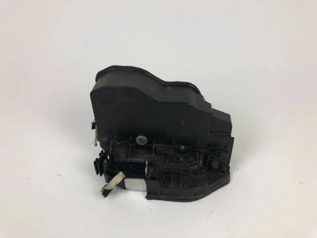 Rear door lock 7229459