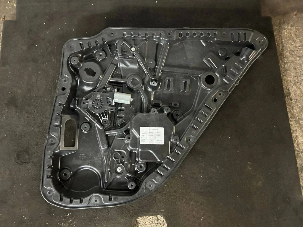 Rear door window regulator with motor A0997602202