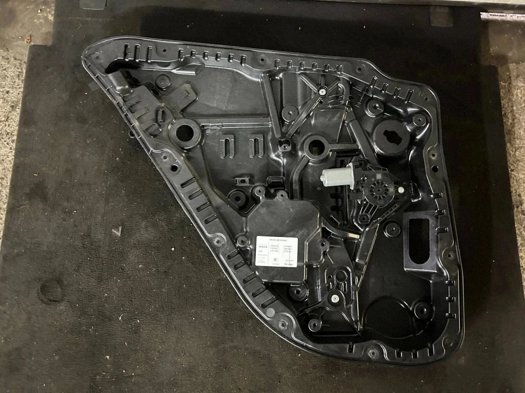 Rear door window regulator with motor A0997602102