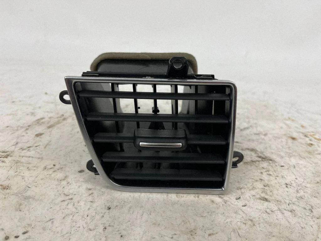 Dashboard side air vent grill/cover trim 4H1820951A