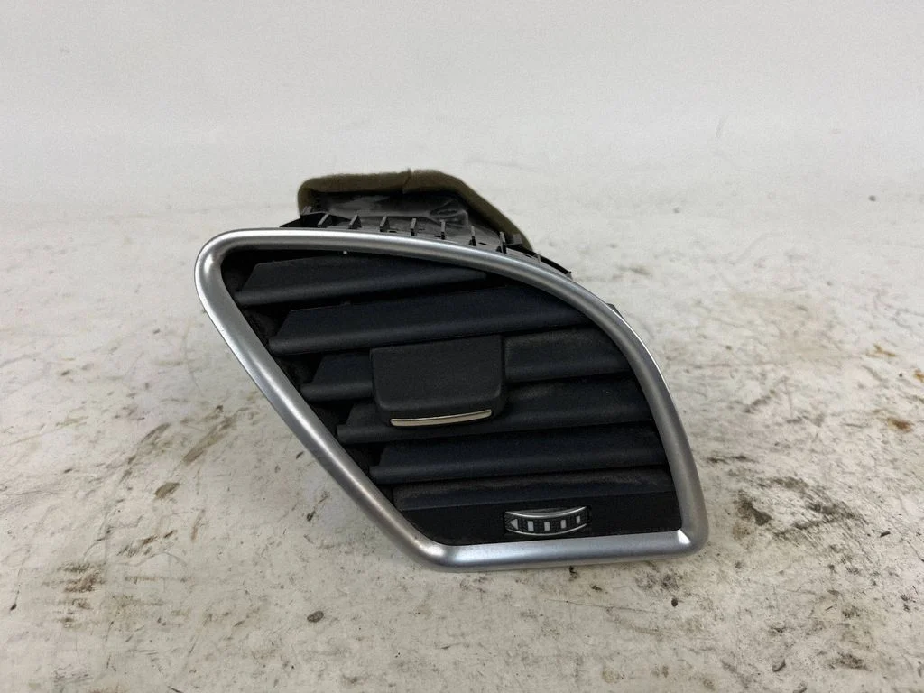 Dashboard side air vent grill/cover trim 8T1820902G