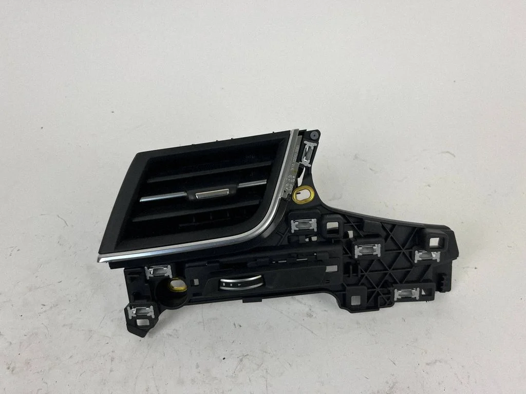 Dashboard side air vent grill/cover trim 4M1820901