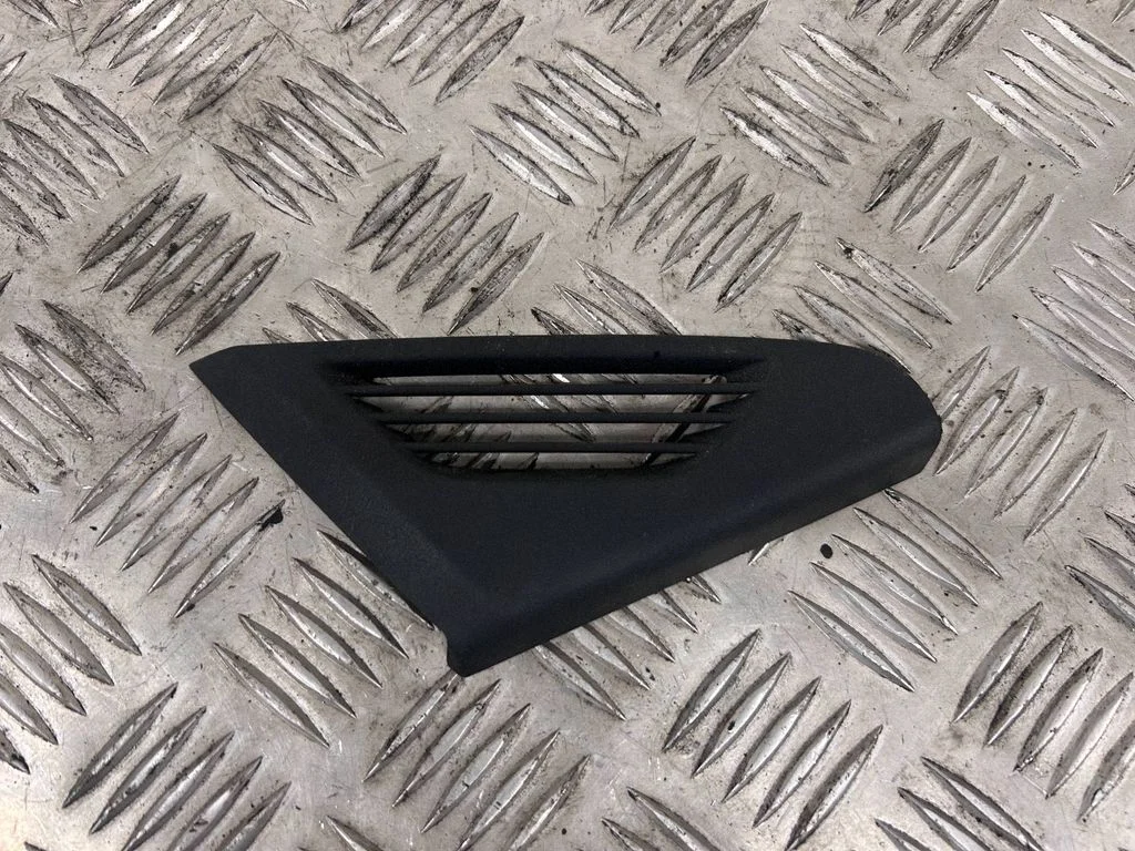 Armatuurlaua külje õhutusresti kate – Tesla Model S (2012-)