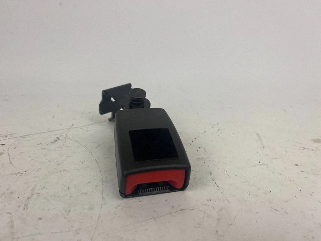 Rear seatbelt buckle 7171895