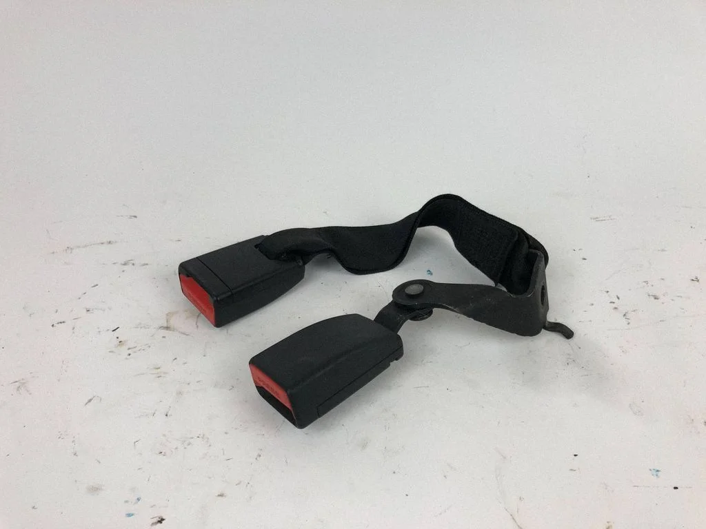 Rear seatbelt buckle 7345314