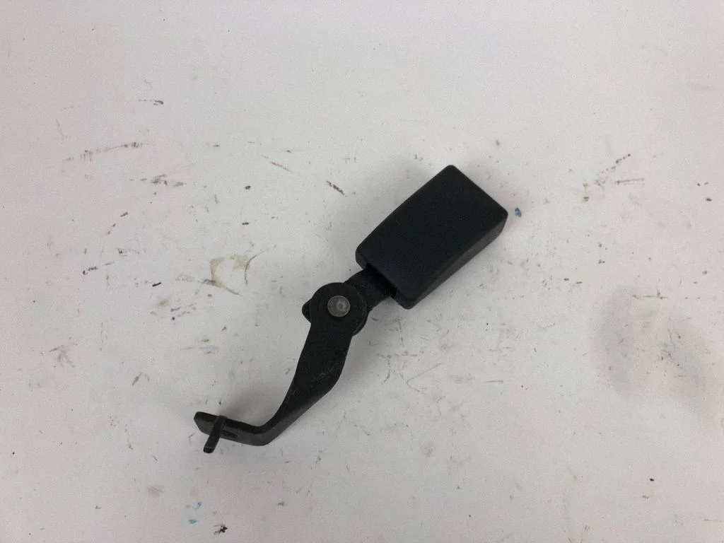Rear seatbelt buckle 7345315