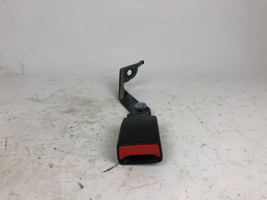 Rear seatbelt buckle 7353625