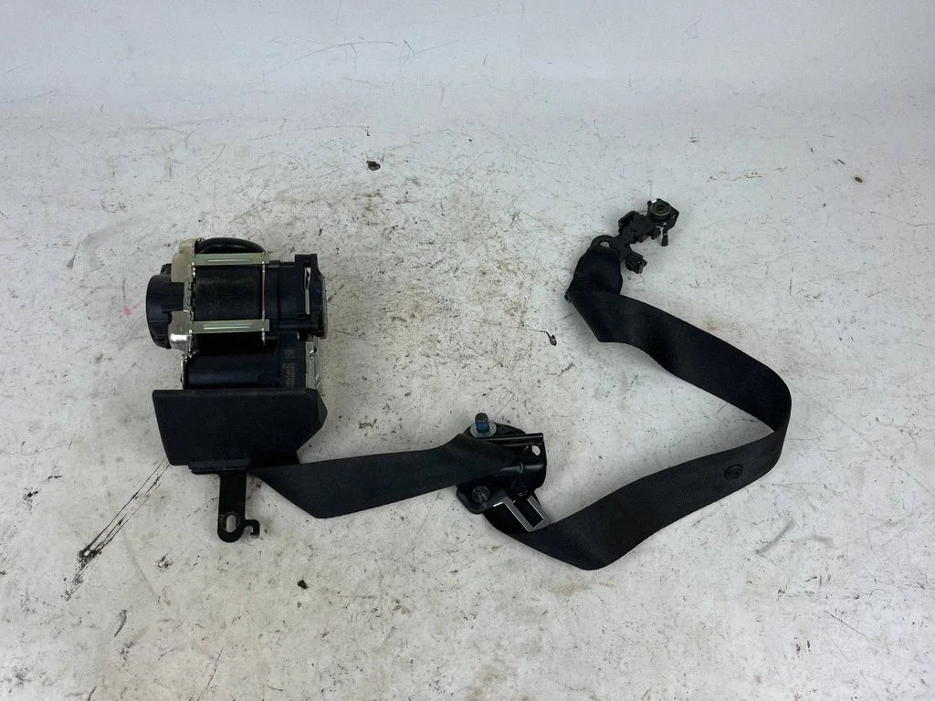 Front seatbelt – Audi Q5 SQ5 8R (2008-2017)