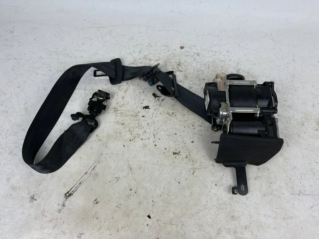 Front seatbelt 642713800A