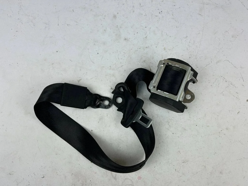 Rear seatbelt 606669600