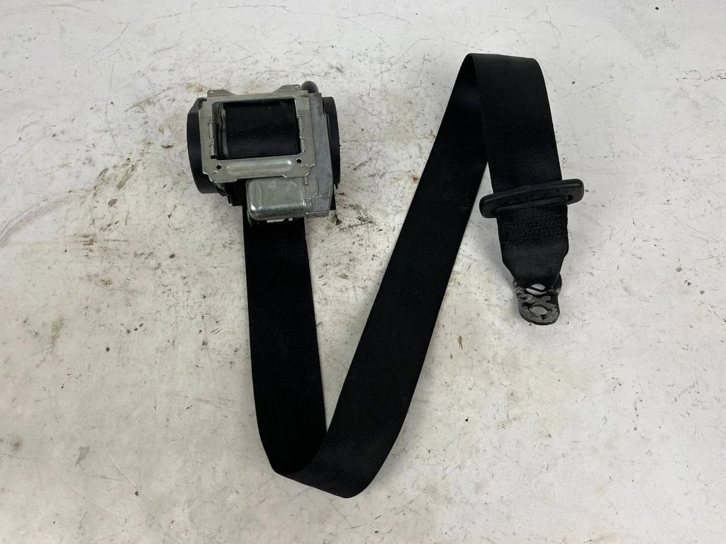 Rear seatbelt