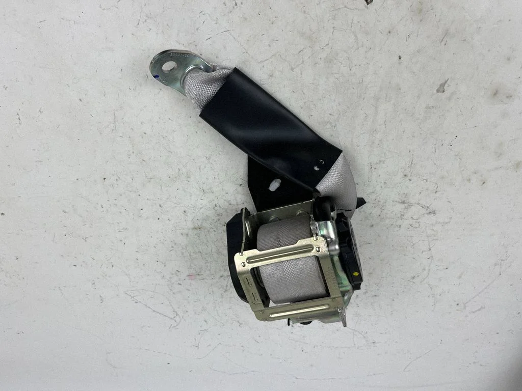 Rear seatbelt 644180300A