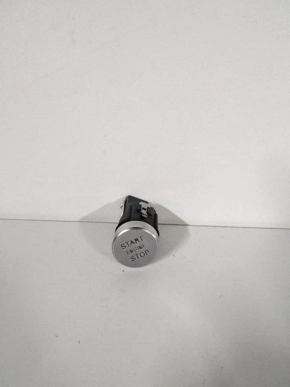 Automobilio užvedimo jungtukas