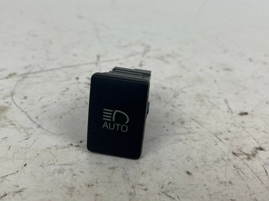 Light switch 15B550