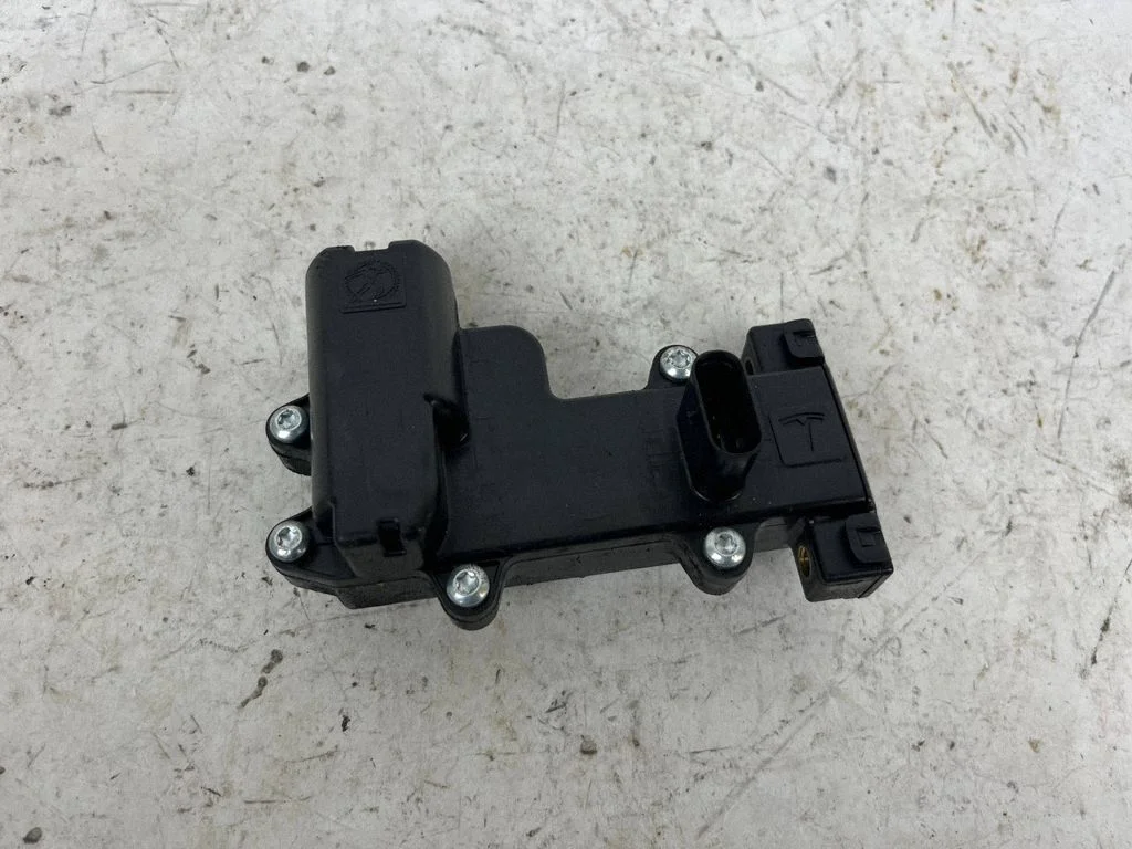 Door control unit/module 104535400B
