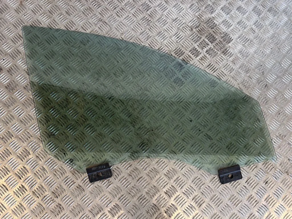 Front door window glass four-door 4H0845022E