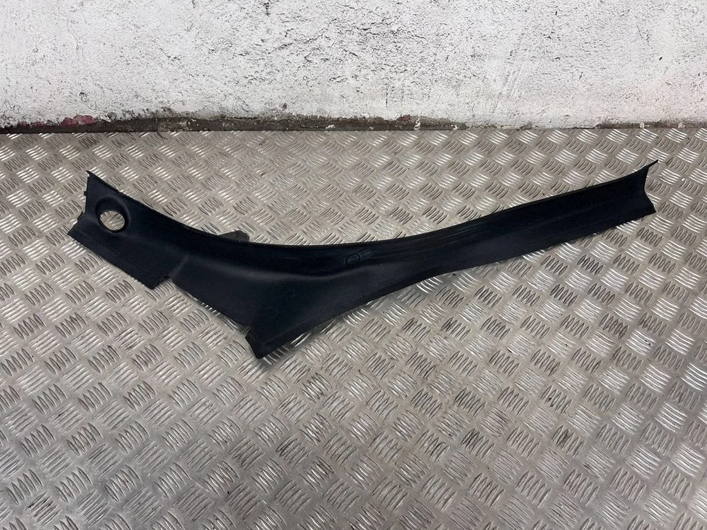 Muu salongiosa 104732100C