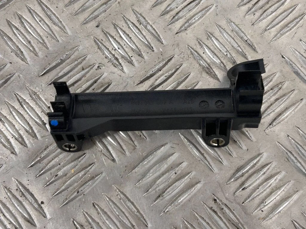 Cita motora nodalījuma detaļa 06N133689A