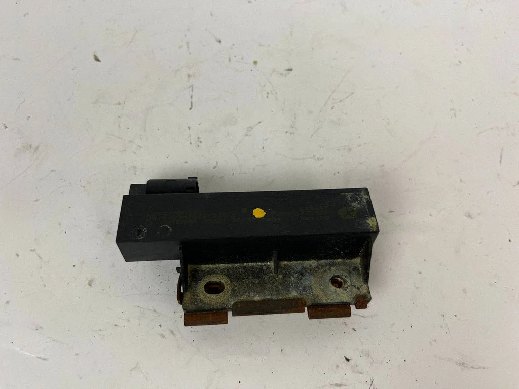 Aerial antenna amplifier 68067753AA