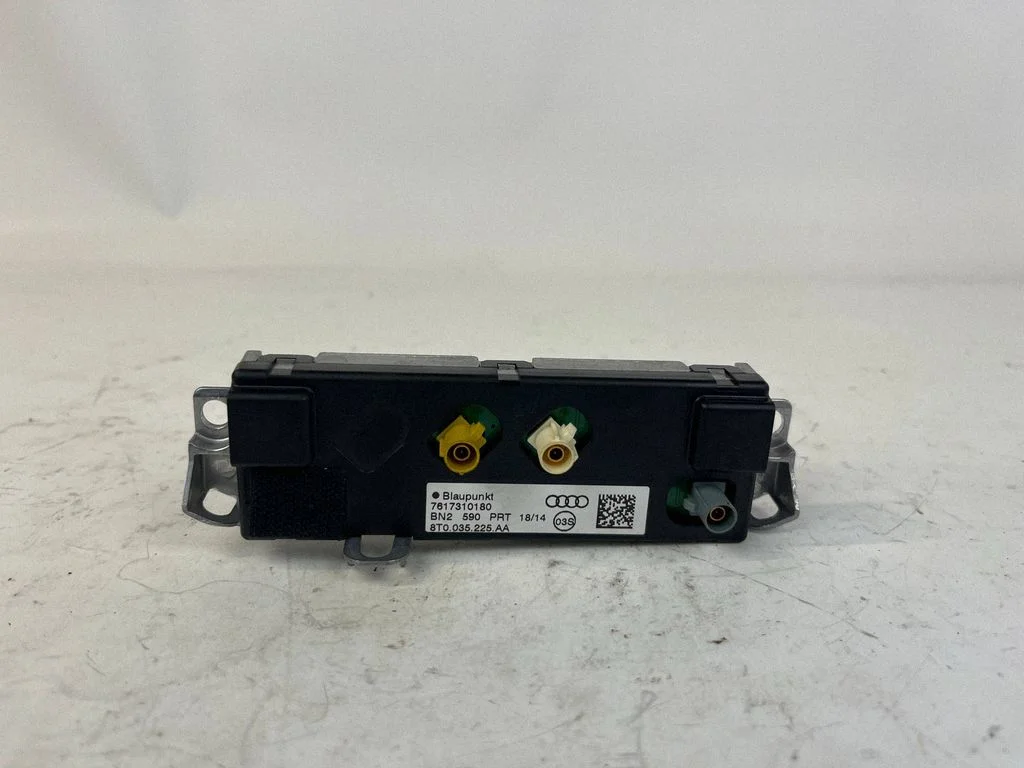 Aerial antenna amplifier 8T0035225AA