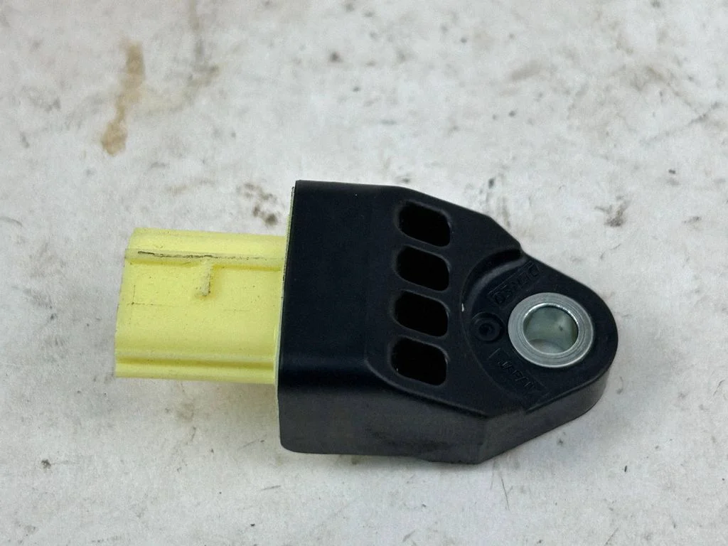 Drošības spilvenu trieciena sensors 8983121020