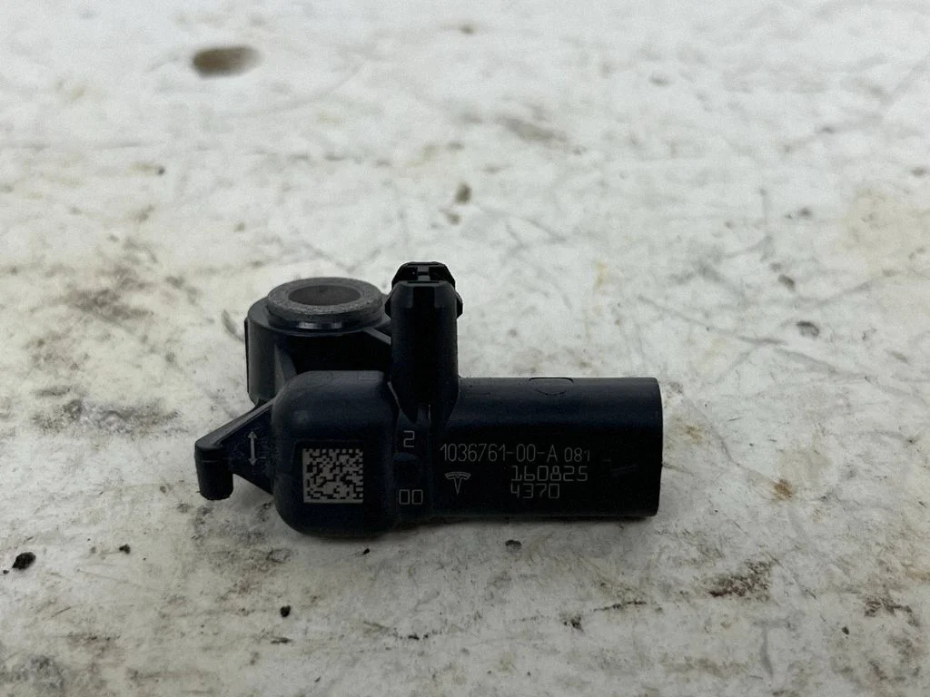 Turvapadja löögiandur 103676100A
