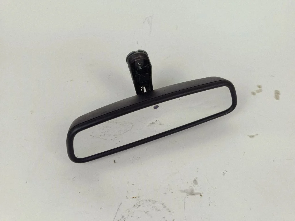 Rear view mirror (interior) E1125891
