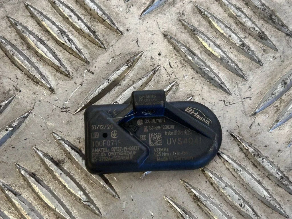 Tire pressure sensor UVS4041
