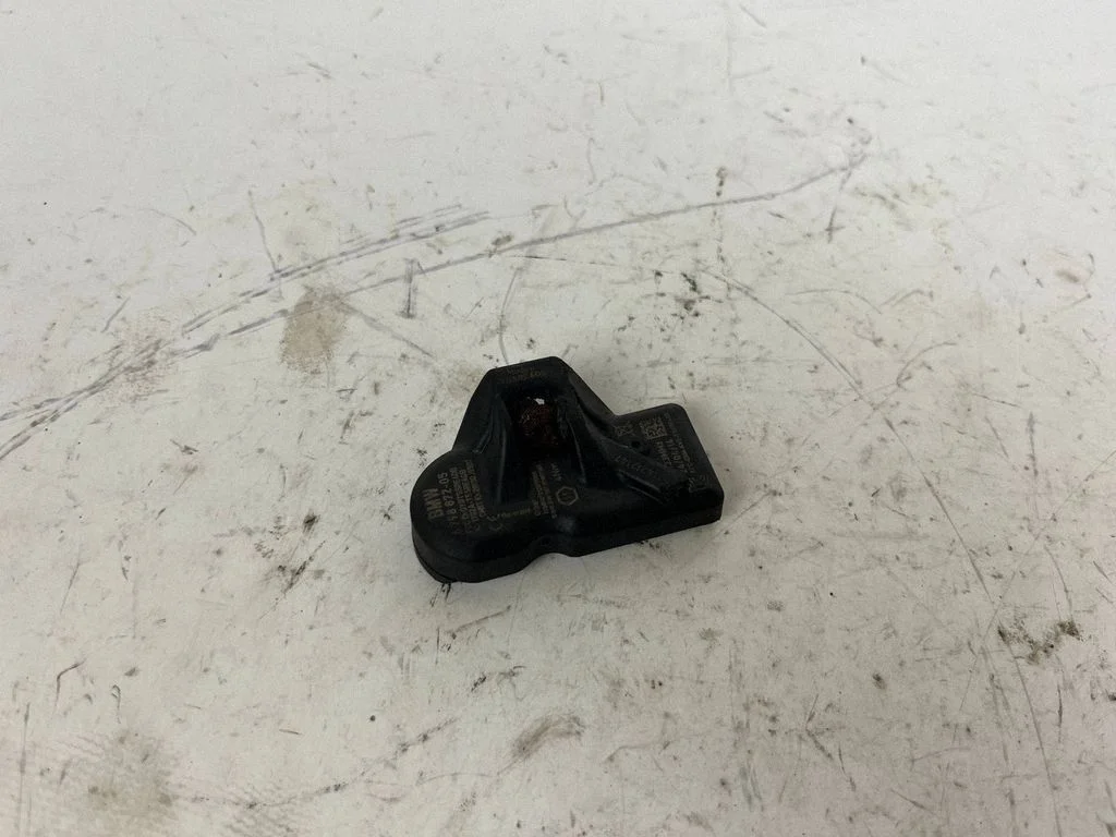 Tire pressure sensor 6798872