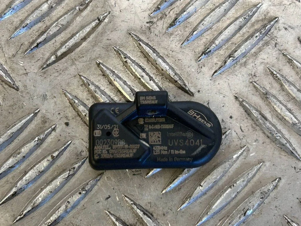 Tire pressure sensor UVS4041