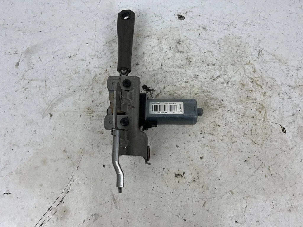Seat adjustment motor D359000